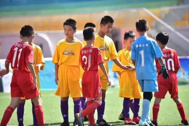 约基奇24+14爱德华兹19分 掘金大胜森林狼1-2